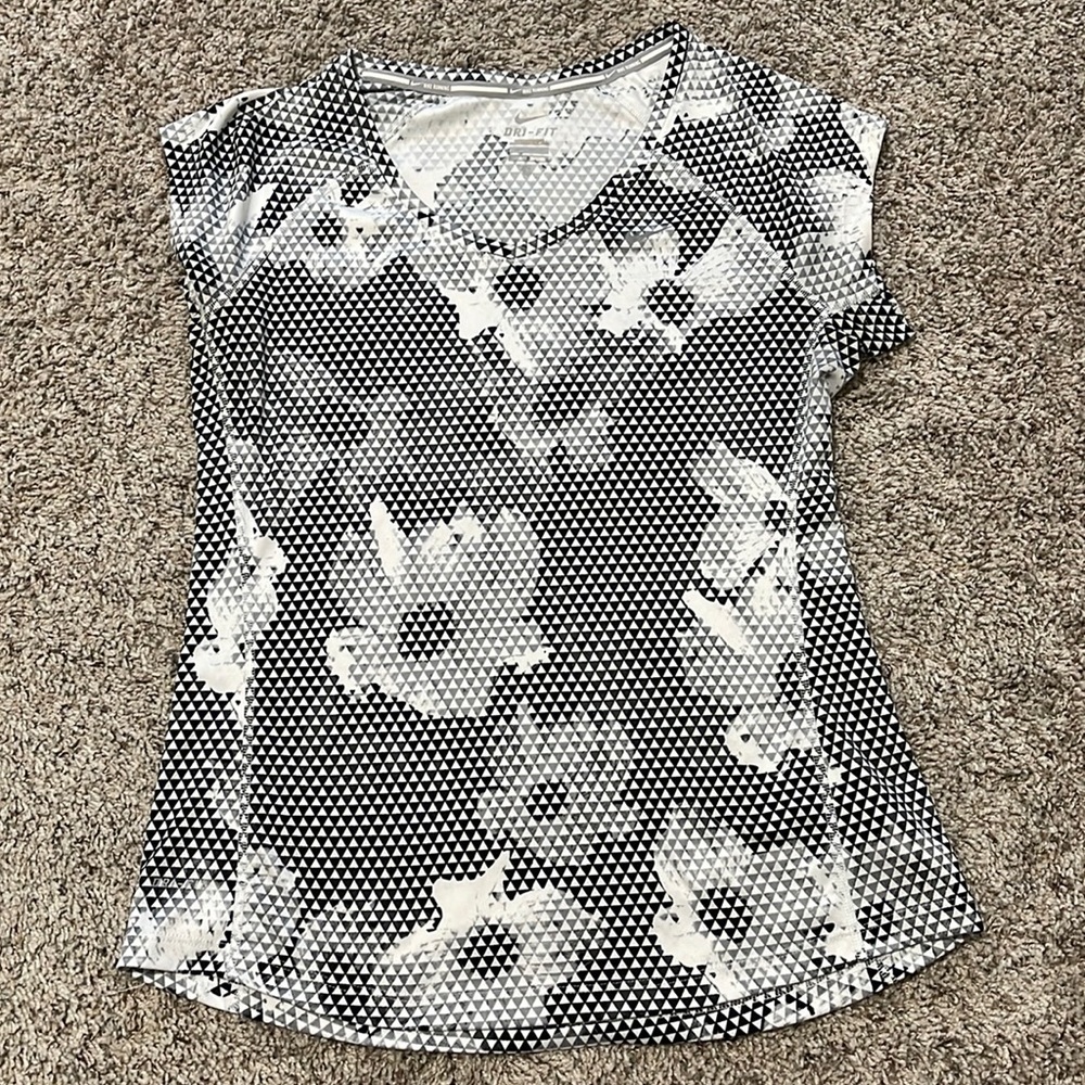 Nike Miler short sleeve shirt size medium